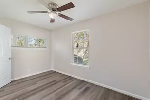 5825 Southurst St, Houston, TX 77033 - Photo 10