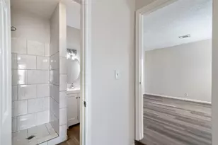 5825 Southurst St, Houston, TX 77033 - Photo 14