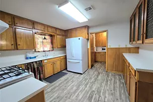 607 S Main St, Dayton, TX 77535 - Photo 10