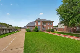 11930 Matagorda Ln, Sugar Land, TX 77498 - Photo 2