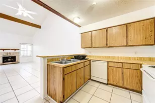 6376 Peacock Hills Dr, Houston, TX 77035 - Photo 16