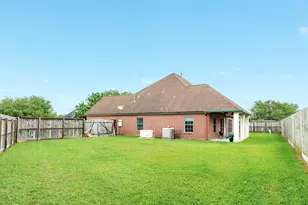 115 Warbler Ct, Richwood, TX 77531 - Photo 4