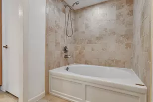 14325 Lost Meadow Ln, Houston, TX 77079 - Photo 24