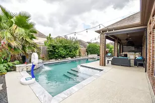 9214 Holloway Cliff Ln, Cypress, TX 77433 - Photo 2