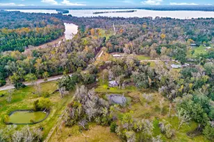 209 River Rd, Angleton, TX 77515 - Photo 18