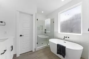 8303 Springwood Crk Ln, Houston, TX 77055 - Photo 20