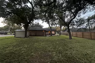 721 Sycamore St, Lake Jackson, TX 77566 - Photo 30