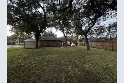 721 Sycamore Street, Lake Jackson, TX 77566 - Photo 12