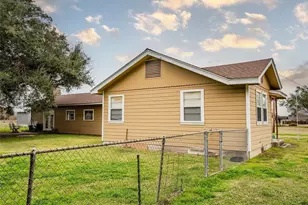 118 Cedarvale Rd, Bay City, TX 77414 - Photo 6