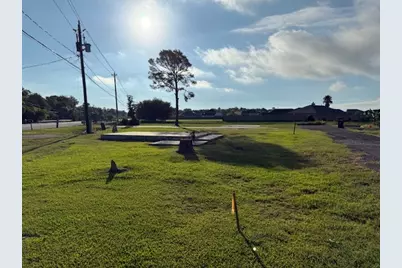 4828 W Bayshore Drive, Bacliff, TX 77518 - Photo 4