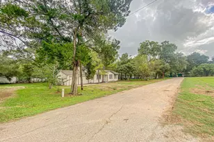 3815 Commerce St, Damon, TX 77430 - Photo 4