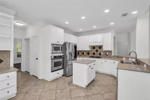 79 W Shale Creek Cir, The Woodlands, TX 77382 - Photo 12