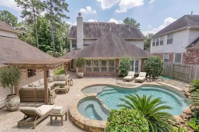 79 W Shale Creek Circle, The Woodlands, TX 77382 - Photo 2
