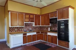 300 S Summit St, Weimar, TX 78962 - Photo 6