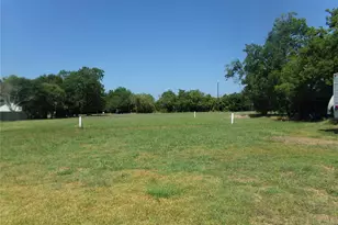 300 S Summit St, Weimar, TX 78962 - Photo 2