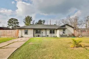 5739 Waterford Dr, Houston, TX 77033 - Photo 2