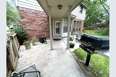 27 N Duskwood Place, The Woodlands, TX 77381 - Photo 4