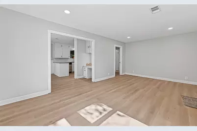 729 Loggins Drive, West Columbia, TX 77486 - Photo 8