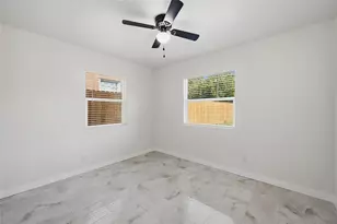 8411 Botany Ln, Houston, TX 77075 - Photo 10