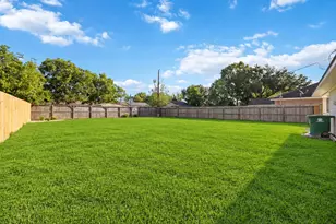 8411 Botany Ln, Houston, TX 77075 - Photo 16