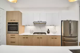 9125 La Pau Ln, Houston, TX 77051 - Photo 8