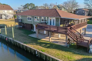 5103 Captains Dr, Dickinson, TX 77539 - Photo 2