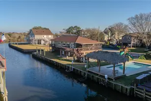 5103 Captains Dr, Dickinson, TX 77539 - Photo 4