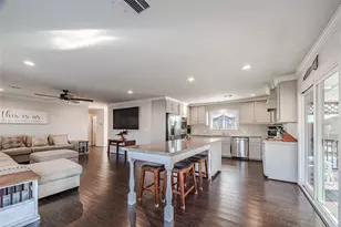 5103 Captains Dr, Dickinson, TX 77539 - Photo 12