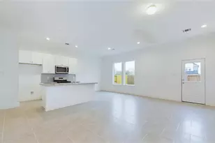 6404 Pregonero Ln, Houston, TX 77048 - Photo 2