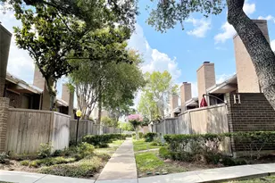 13716 Hollowgreen Dr, Houston, TX 77082 - Photo 4