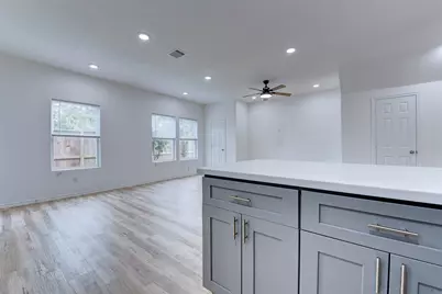 8202 Homewood Lane #E, Houston, TX 77028 - Photo 16