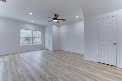 8202 Homewood Lane #E, Houston, TX 77028 - Photo 10
