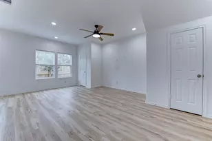 8202 Homewood Ln, Houston, TX 77028 - Photo 10