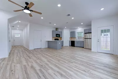 8202 Homewood Lane #E, Houston, TX 77028 - Photo 6