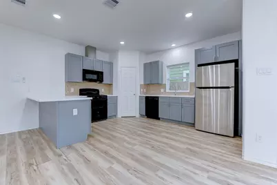 8202 Homewood Lane #E, Houston, TX 77028 - Photo 12