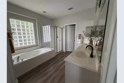 14 Dardenelle Ct, Conroe, TX 77384 - Photo 8