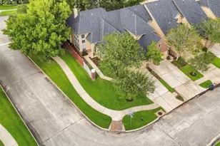 8903 Silent Willow Ln, Sugar Land, TX 77479 - Photo 42