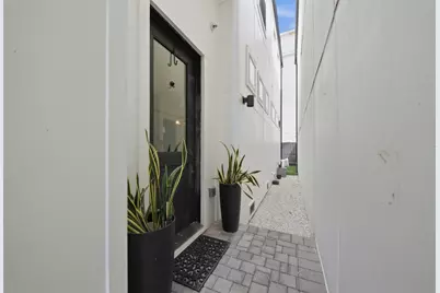 1908 W 25th Street, Houston, TX 77008 - Photo 2