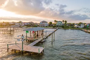 1617 Dick Bay Dr, Dickinson, TX 77539 - Photo 2