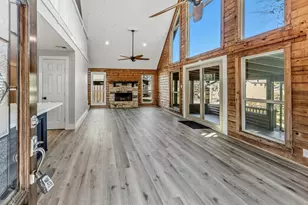 52 Hunters Creek Dr, Huntsville, TX 77340 - Photo 2