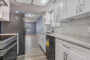 2613 Timber Dr, Dickinson, TX 77539 - Photo 8