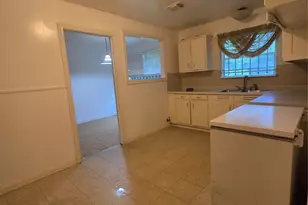 5659 Westover St, Houston, TX 77033 - Photo 10