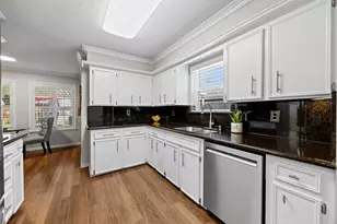 9823 Sageaspen Ln, Houston, TX 77089 - Photo 10