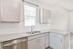 13083 Clear View Dr, Willis, TX 77318 - Photo 10