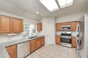 70 N Lace Arbor Dr, The Woodlands, TX 77382 - Photo 12