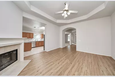70 N Lace Arbor Drive, The Woodlands, TX 77382 - Photo 18