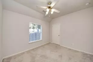 70 N Lace Arbor Dr, The Woodlands, TX 77382 - Photo 26