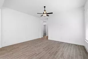 11816 S Pavillion Dr, Mont Belvieu, TX 77523 - Photo 8