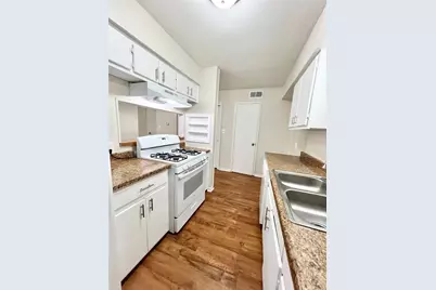 2400 5th Street #8, Bay City, TX 77414 - Photo 6