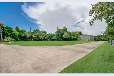 11610 Cedar Gully Road, Beach City, TX 77523 - Photo 8